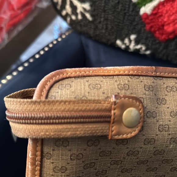 Large Gucci Clutch! - Picture 5 of 7